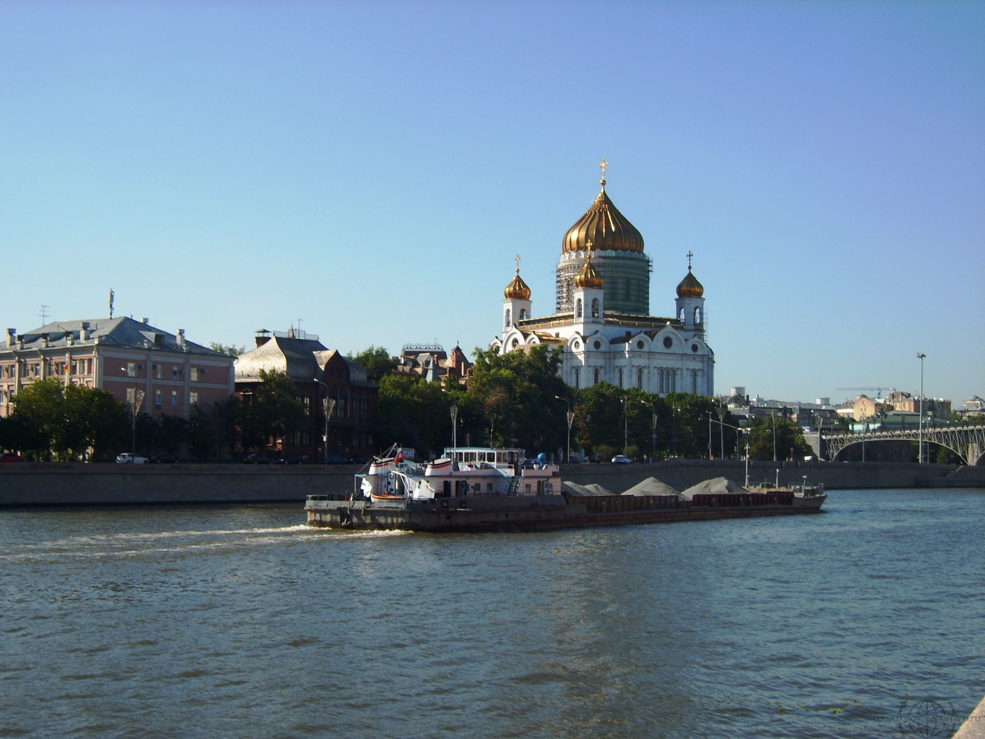 Москва. Вид на храм Христа Спасителя.